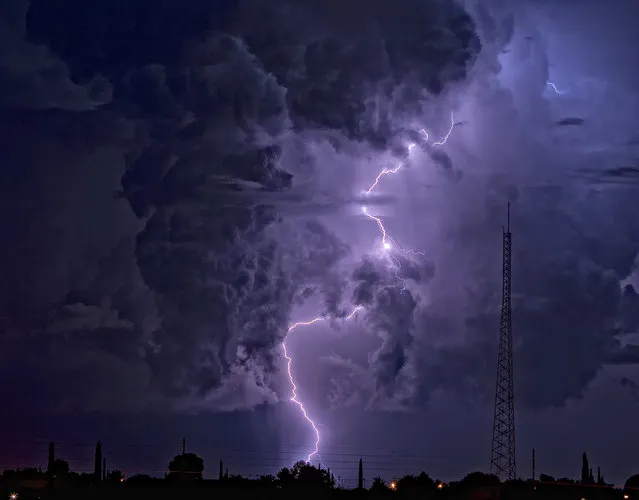 Thunderstorm outside Sierra Vista, Arizona. I got alot of these images to work on for awhile. 15 August, 2010