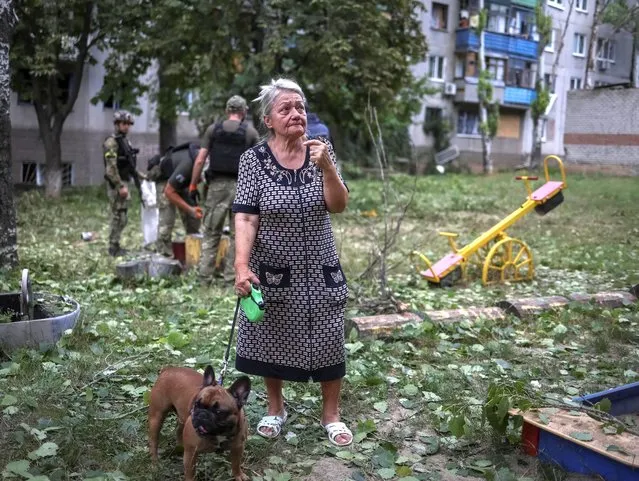 A local resident Zinaida Klimova, 85, reacts near her residential building damaged by a Russian military strike, amid Russia's invasion on Ukraine, in Kramatorsk, in Donetsk region, Ukraine on July 19, 2022. (Photo by Gleb Garanich/Reuters)