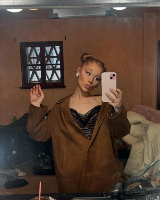 American singer-songwriter Ariana Grande puckers up for a mirror selfie in the first decade of December 2024. (Photo by arianagrande/Instagram)