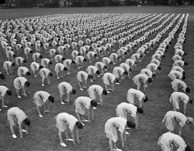 Over 2,000 WAAC's take part in a mass calisthenics exercise in Fort Oglethorpe, Ga., May 15, 1943. The recruits are instructed by trained physical education teachers in exercises designed to make them physically fit. (Photo by B.I. Sanders/AP Photo)