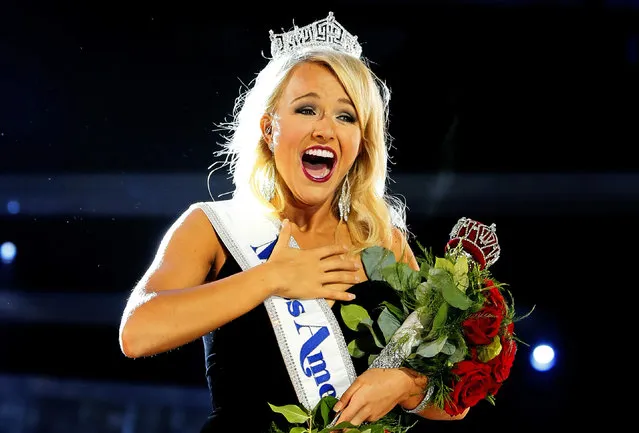 Miss Arkansa Savvy Shields waves to crowd after being named new the Miss America 2017, Sunday, September 11, 2016, in Atlantic City, N.J. (Photo by Noah K. Murray/AP Photo)