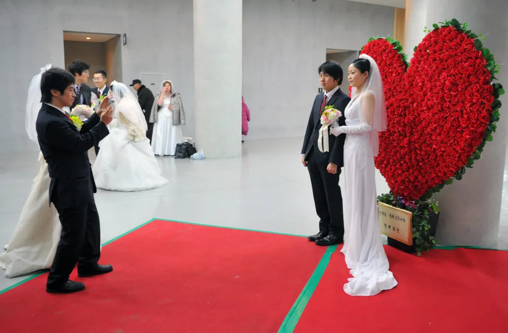 3500 Marry in South Korea Mass Wedding