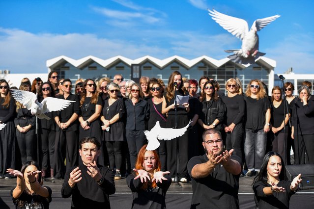 Mourners release doves during gathering marking the first anniversary of the Novi Sad railway station tragedy, in Novi Sad, on November 1, 2025. Tens of thousands gather in Serbia's second largest city Novi Sad to commemorate victims of a railway station collapse a year ago that triggered mass protests. On November 1, 2024, the collapse of the canopy at the newly-renovated railway station in Novi Sad killed 16 people. Regular student-led protests have gripped the Balkan nation since the tragedy, which became a symbol of entrenched corruption. (Photo by Nenad Mihajlovic/AFP Photo)