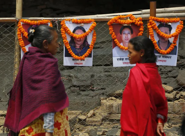 Nepalese women look at portraits of victims of the 2015 earthquake during a function to mark the third anniversary of the earthquake in Kathmandu, Nepal, Wednesday, April 25, 2018. (Photo by Niranjan Shrestha/AP Photo)