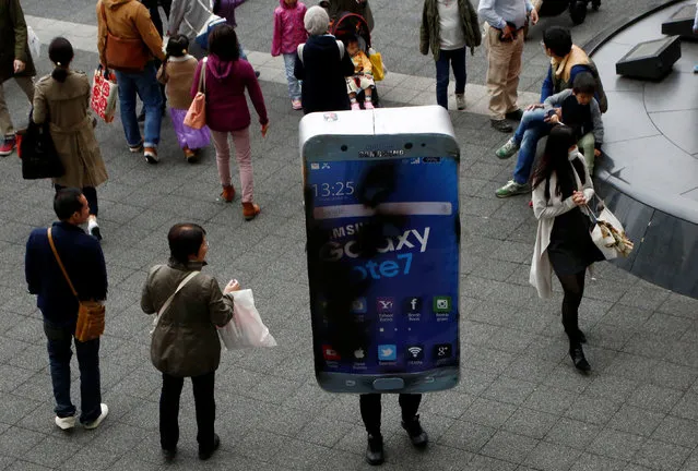 A participant wearing costume symbolising Samsung Galaxy Note 7 walks among pedestrians after a Halloween parade in Kawasaki, south of Tokyo, Japan October 30, 2016. (Photo by Kim Kyung-Hoon/Reuters)