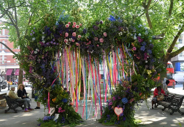 A floral display and design is seen in a public square as part of the Chelsea In Bloom festival in London, Britain on May 22, 2018. (Photo by Toby Melville/Reuters)