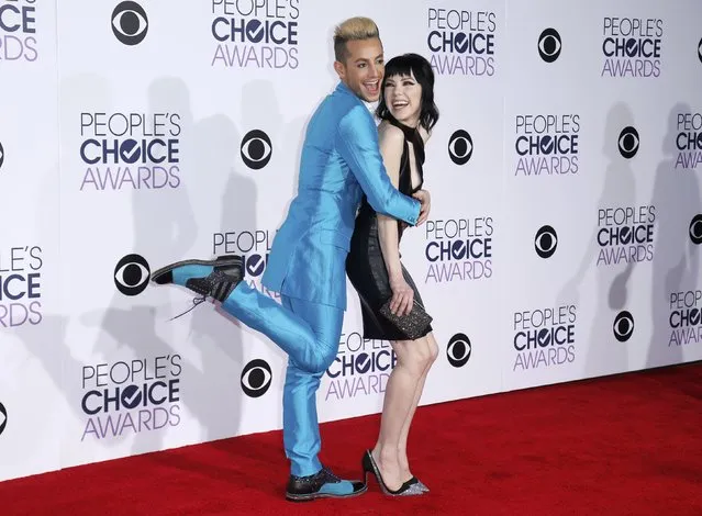 Dancer Frankie Grande and singer Carly Rae Jepsen arrive at the People's Choice Awards 2016 in Los Angeles, California January 6, 2016. (Photo by Danny Moloshok/Reuters)