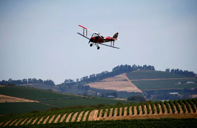 A biplane taking part in the Vintage Air Rally prepares to land, in Stellenbosch, near Cape Town, South Africa December 16, 2016. (Photo by Mike Hutchings/Reuters)