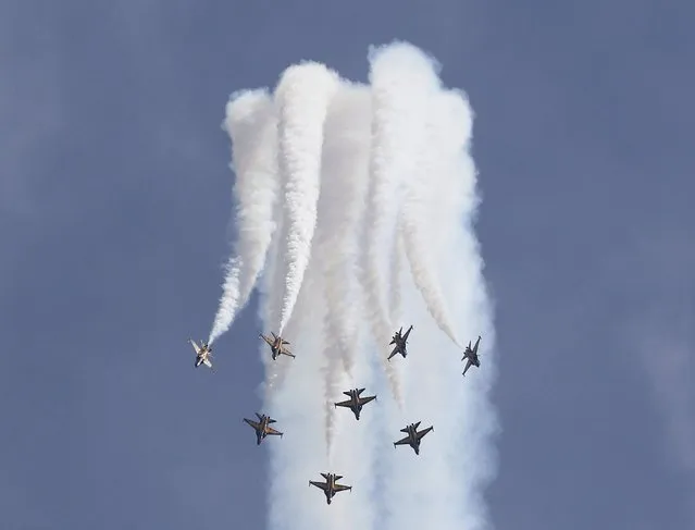 South Korea's Black Eagles aerobatics team perform a maneuver during a preview of the Singapore Airshow at Changi exhibition center in Singapore February 14, 2016. (Photo by Edgar Su/Reuters)