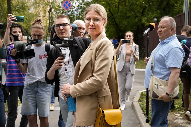 Russian opposition activist Lyubov Sobol and close ally of Alexei Navalny, looks at photographers as she arrives at the court in Moscow, Russia, Tuesday, August 3, 2021. A Russian court on Tuesday restricted Lyubov Sobol move for a year and a half after she was found guilty of violating the COVID-19 safety rules. (Photo by Alexander Zemlianichenko/AP Photo)