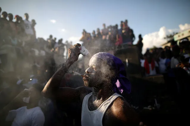 A Voodoo believer covers his face with baby powder during celebrations in a cemetery in Port-au-Prince, Haiti, November 1, 2018. (Photo by Andres Martinez Casares/Reuters)