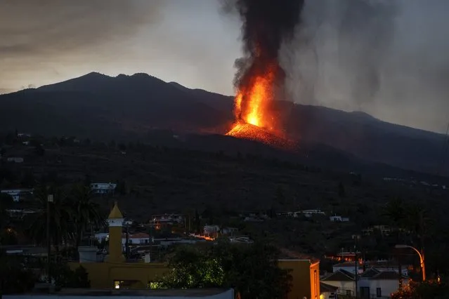 Lava from a volcano eruption flows on the island of La Palma in the Canaries, Spain, Thursday, September 23, 2021. A volcano on a small Spanish island in the Atlantic Ocean erupted on Sunday, forcing the evacuation of thousands of people. Experts say the volcanic eruption and its aftermath on a Spanish island could last for up to 84 days. (Photo by Emilio Morenatti/AP Photo)