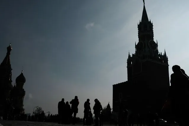 People walk through Red Square in Moscow on March 7, 2017 in Moscow, Russia. (Photo by Spencer Platt/Getty Images)