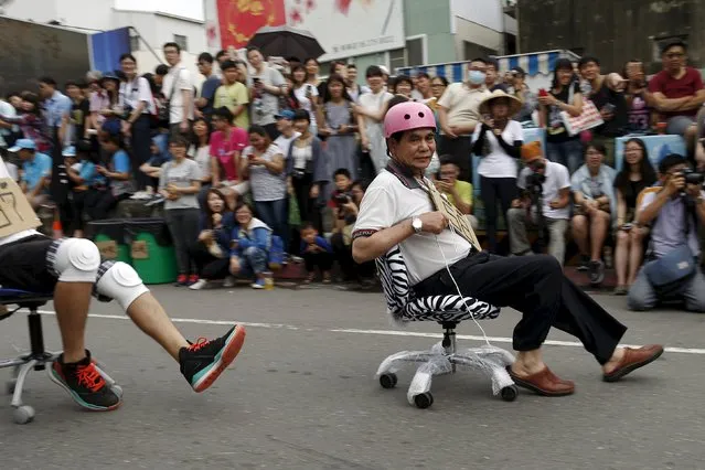 Competitors take part in the office chair race ISU-1 Grand Prix in Tainan, southern Taiwan April 24, 2016. (Photo by Tyrone Siu/Reuters)