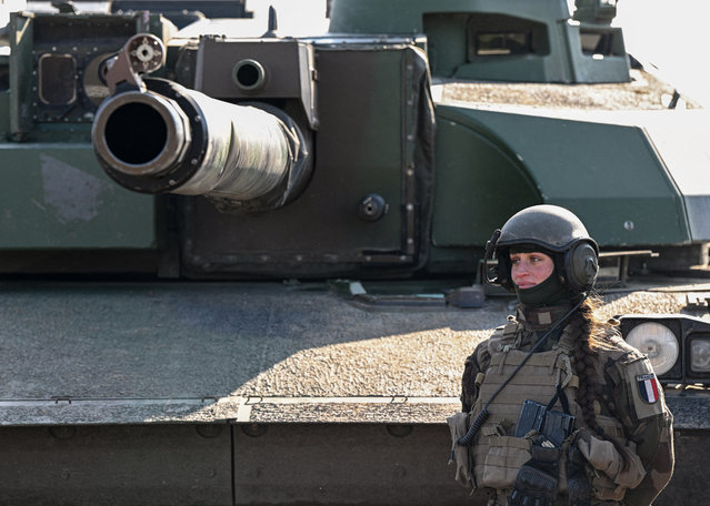 French army personnel stands in front of a “Leclerc” tank during the “EAGLE ROYAL 23”, a joint Romanian, French and US exercise at Capu Midia firing range north of Constanta, on the Black Sea shore on February 9, 2023. The goal of Exercise “EAGLE ROYAL 23” is to test the interoperability of the artillery systems. (Photo by Daniel Mihailescu/AFP Photo)