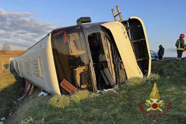 A bus lies on its side after overturning near Forli, Italy, Sunday, March 13, 2022. Italian state radio says that a bus carrying about 50 refugees from Ukraine has overturned on a major highway in northern Italy, killing a passenger and injuring several others, none of them seriously. RAI radio said one woman died and that the rest of those aboard the bus were safely evacuated after the accident early Sunday near the town of Forli’. (Photo by Vigili del Fuoco via AP Photo)