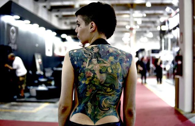 A tattooed young woman poses during the Tattoo Week in Sao Paulo, Brazil, July 14, 2017. (Photo by Miguel Schincariol/AFP Photo)
