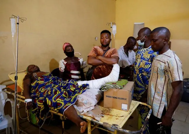 Relatives gather around one of the victims of the attack by gunmen during a Sunday mass service, as she receives treatment at the Federal Medical Centre in Owo, Ondo, Nigeria, June 6, 2022. (Photo by Temilade Adelaja/Reuters)