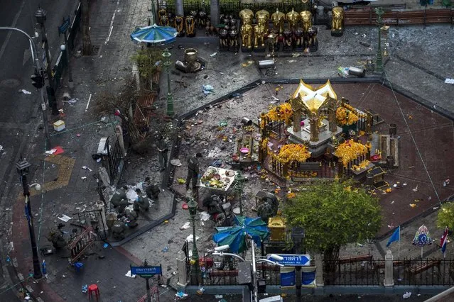 Experts investigate the Erawan shrine at the site of a deadly blast in central Bangkok, Thailand, August 18, 2015. (Photo by Athit Perawongmetha/Reuters)