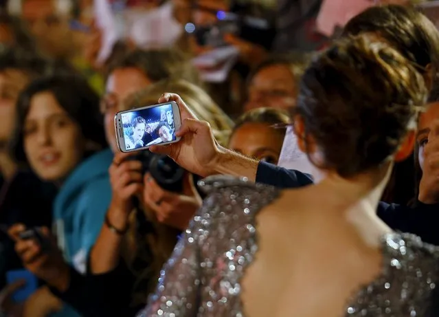 A fan takes a picture with actress Kristen Stewart during the red carpet event for the movie “Equals” at the 72nd Venice Film Festival, northern Italy September 5, 2015. (Photo by Stefano Rellandini/Reuters)