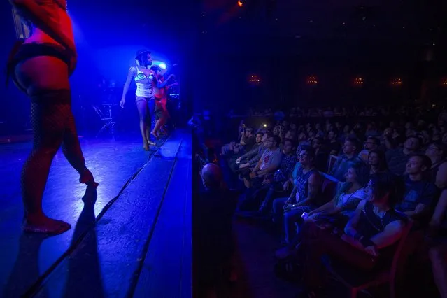 People watch the “Suicide Girls” Blackheart Burlesque show at El Rey theatre in Los Angeles, California September 12, 2015. (Photo by Mario Anzuoni/Reuters)