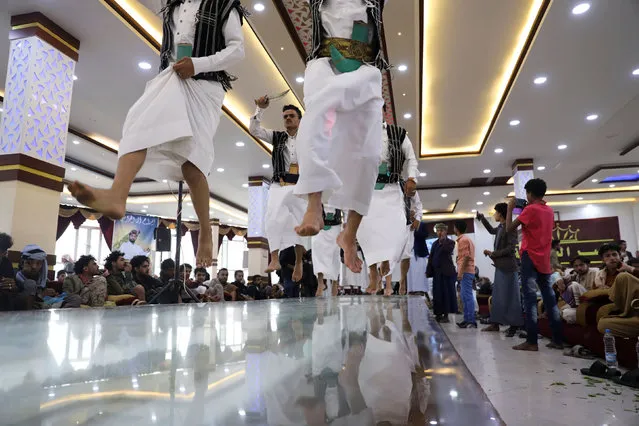 Dancers perform the tribal folklore dance, Baraa, during a wedding ceremony in Sanaa, Yemen on June 28, 2022. (Photo by Khaled Abdullah/Reuters)