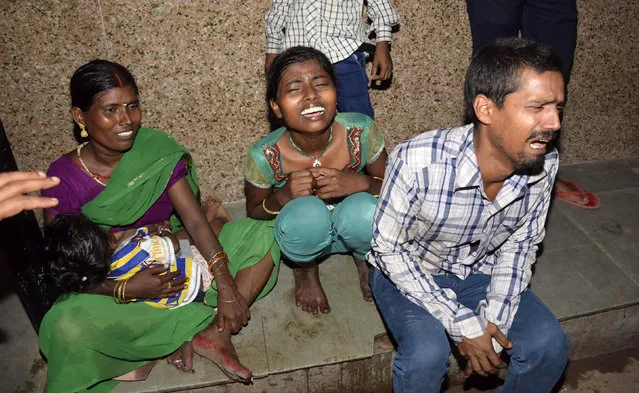 People cry outside an emergency hospital ward after their relatives were injured during a stampede in Patna October 3, 2014. (Photo by Reuters/Stringer)