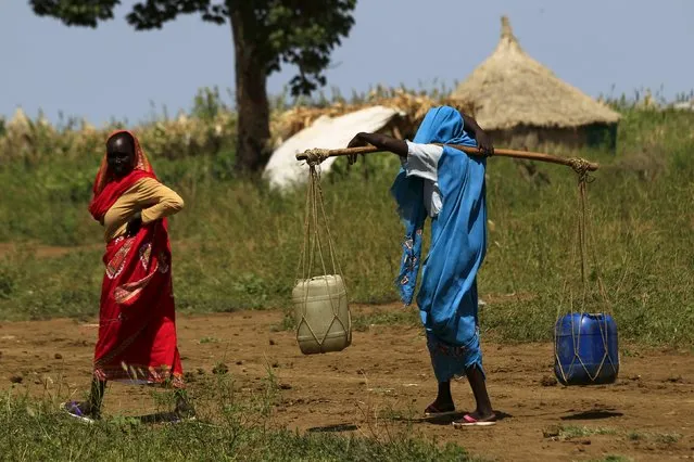 A woman carries water during during a visit by a European Union delegation, at an IDP camp in Azaza, east of Ad Damazin, capital of Blue Nile state, October 21, 2015. (Photo by Mohamed Nureldin Abdallah/Reuters)