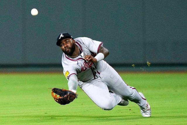 Atlanta Braves center fielder Michael Harris II cannot catch a double hit by Kansas City Royals' Bobby Witt Jr. during the ninth inning of a baseball game Monday, July 28, 2025, in Kansas City, Mo. (Photo by Charlie Riedel/AP Photo)