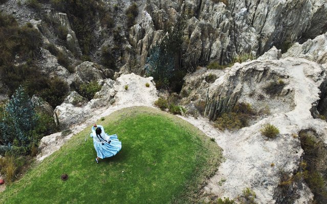 A drone view shows Cholita golfer Martha Mamani, one of the last Aymara women practising the sport wearing traditional pollera skirts, playing at La Paz Golf Club during her free time, in La Paz, Bolivia on September 29, 2025. (Photo by Claudia Morales/Reuters)