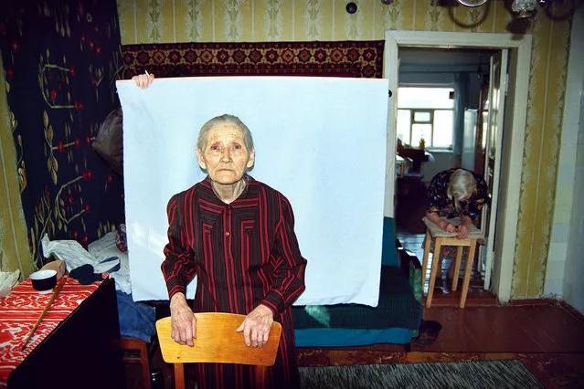 In 1994, after the fall of the Soviet Union, all Ukrainians had to get a new passport – and photographer Alexander Chekmenev was on hand to take their photos. The snatched extra shots he took are remarkable in their honesty and tenderness. (Photo by Alexander Chekmenev/The Guardian)