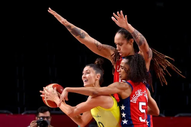 Katie Rae Ebzery of Australia in action with Skylar Diggins and Brittney Griner of the United States in the women's quarter-final basketball match between Australia and USA during the Tokyo 2020 Olympic Games at the Saitama Super Arena in Saitama on August 4, 2021. (Photo by Brian Snyder/Reuters)