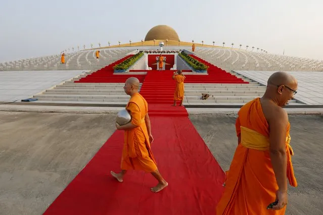 Buddhist monks takes pictures at Wat Phra Dhammakaya temple in Pathum Thani province, north of Bangkok after a ceremony on Makha Bucha Day February 22, 2016. (Photo by Jorge Silva/Reuters)