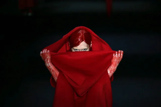 A model presents a creation by Chinese designer Hu Sheguang from Sheguang Hu collection at China Fashion Week in Beijing, March 31, 2016. (Photo by Jason Lee/Reuters)