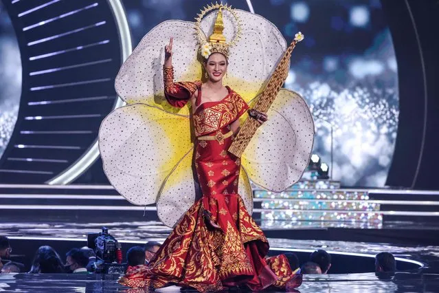 Miss Laos, Tonkham Phonchanhueang appears on stage during the national costume presentation of the 70th Miss Universe beauty pageant in Israel's southern Red Sea coastal city of Eilat on December 10, 2021. (Photo by Menahem Kahana/AFP Photo)