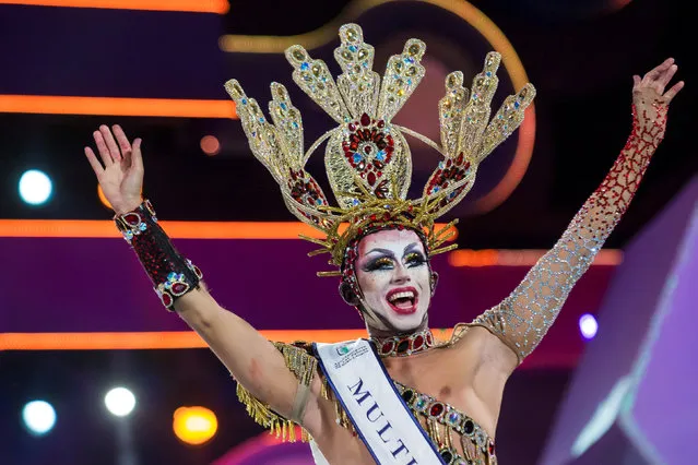 Participant Drag Sethlas celebrates winning a drag queen competition during carnival festivities in Las Palmas, on the Spanish Canary Island of Gran Canaria, February 28, 2017. (Photo by Borja Suarez/Reuters)