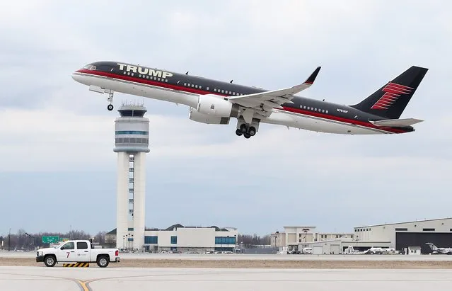 Republican U.S. presidential candidate Donald Trumps plane takes off from a campaign rally on Super Tuesday in Columbus, Ohio March 1, 2016. (Photo by Aaron Josefczyk/Reuters)