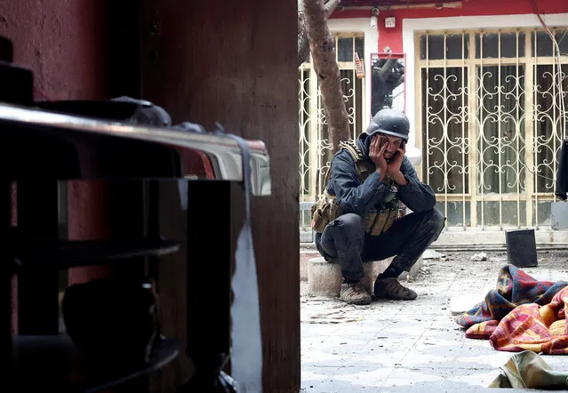 An Iraqi special forces soldier reacts after Islamic State militants shot dead another Iraqi special forces soldier during a battle in Mosul, Iraq March 3, 2017. (Photo by Goran Tomasevic/Reuters)