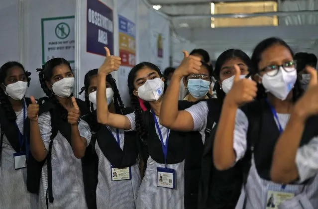 Girls gesture after receiving a dose of Bharat Biotech's COVID-19 vaccine, Covaxin, during a vaccination drive for children aged 15-18 in Mumbai, India, January 3, 2022. (Photo by Niharika Kulkarni/Reuters)