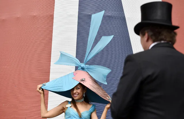 Horse Racing - Royal Ascot - Ascot Racecourse - 17/6/15
Racegoer Tracy Rose arrives at Ascot
Reuters / Toby Melville
Livepic
