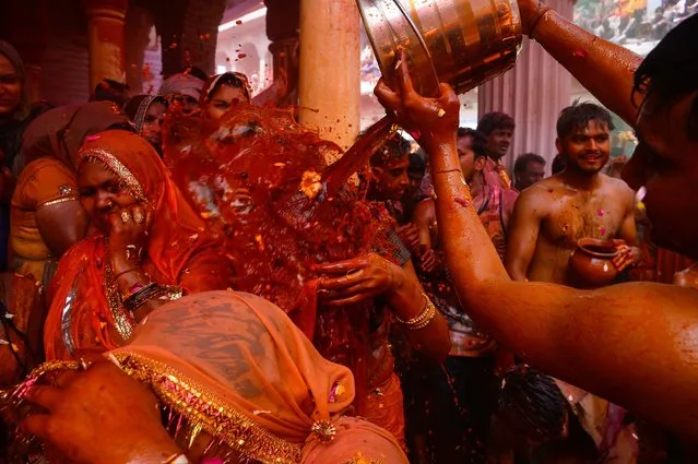 Indian revellers take part in the game of “Huranga” at The Dauji Temple in Mathura, some 100 kms south of New Delhi on March 14, 2017. (Photo by Chandan Khanna/AFP Photo)