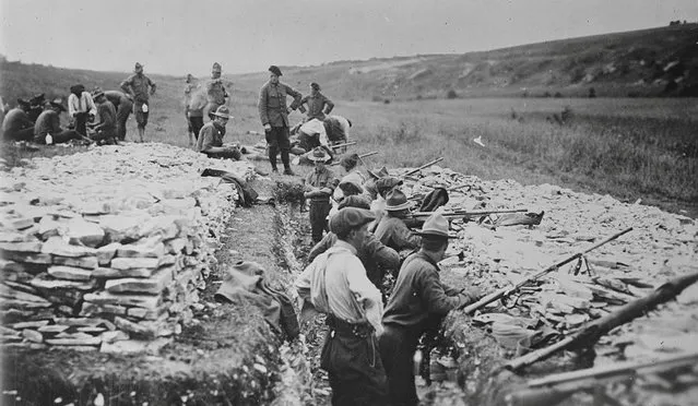 American troops undergo grenade gun training in France during World War One. (Photo by Reuters/Courtesy Library of Congress)