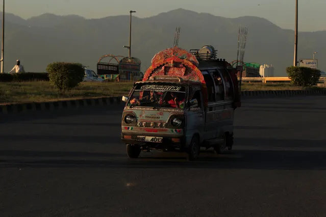 A vehicle drives along a road in Rawalpindi, Pakistan, April 30, 2016. Picture taken April 30, 2016. (Photo by Faisal Mahmood/Reuters)