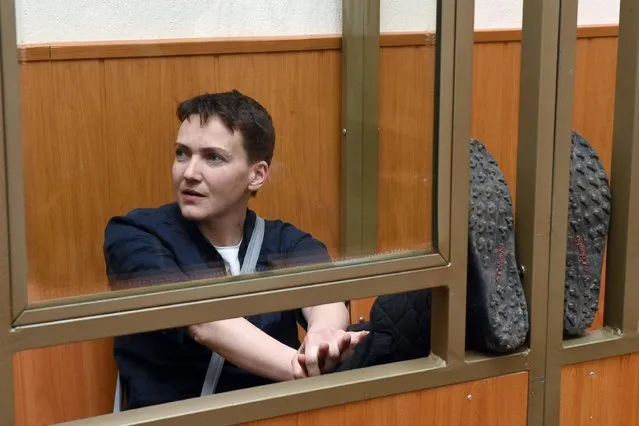 This file photo taken on March 22, 2016 shows Ukrainian military pilot Nadiya Savchenko sits inside a defendant's cage during her sentencing hearing at a court in the southern Russian town of Donetsk. Jailed Ukrainian pilot Nadiya Savchenko has been freed by Russia and is expected in Kiev several sources in the Ukrainian presidency told AFP on May 25, 2016. (Photo by Vasily Maximov/AFP Photo)