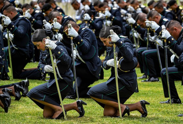 Women members of the national police take part in a parade during a graduation ceremony in Bogota, Colombia on November 7, 2019. (Photo by Juan Barreto/AFP Photo)