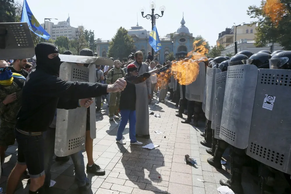 Clashes outside Ukraine Parliament