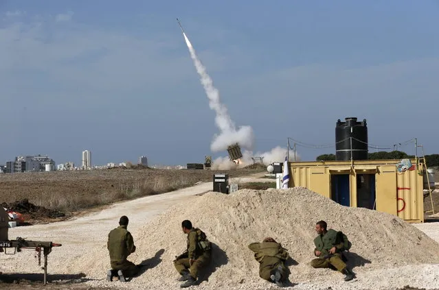 Israeli soldiers watch as an Iron Dome launcher fires an interceptor rocket near the southern city of Ashdod November 18, 2012. Israel bombed Palestinian militant targets in the Gaza Strip from air and sea for a fifth straight day on Sunday, preparing for a possible ground invasion though Egypt saw “some indications” of a truce ahead. (Photo by Darren Whiteside/Reuters)