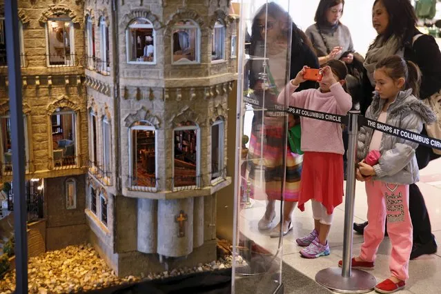 Young girls look at the Astolat Castle, a 3 metre (9 foot) tall dollhouse, currently on display in New York November 14, 2015. Appraised at $8.5 million, the Astolat Castle, weighs 363 kg (800 pounds) and has 29 rooms, according to local media. (Photo by Lucas Jackson/Reuters)