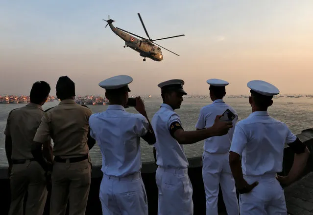 Indian Navy soldiers and policemen watch the rehearsal ahead of Navy Day celebrations in Mumbai, India, December 1, 2016. (Photo by Danish Siddiqui/Reuters)