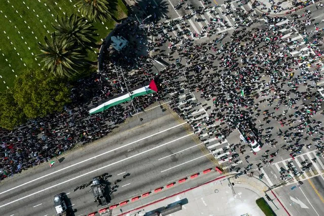 In this photo taken by a drone, thousands of demonstrators protest outside the Federal Building against Israel and in support of Palestinians, Saturday, May 15, 2021 in the Westwood section of Los Angeles. (Photo by Ringo H.W. Chiu/AP Photo)